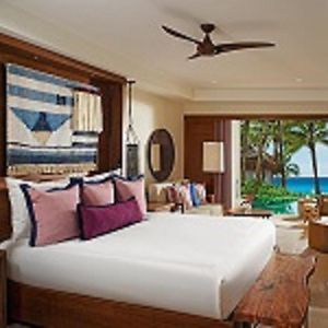 Junior Suite Swim Out double beds